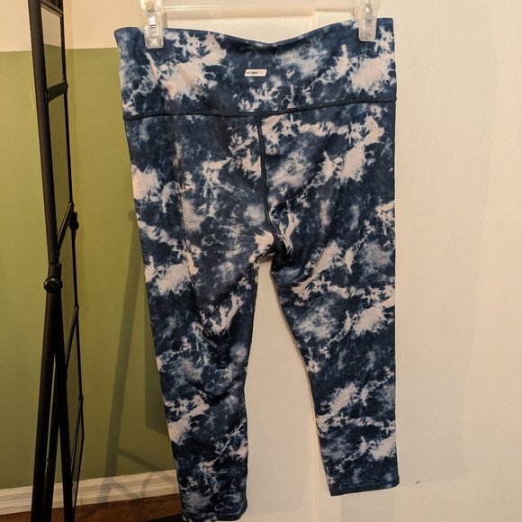 Cute Patterned Workout Capris - Picture 2 of 4